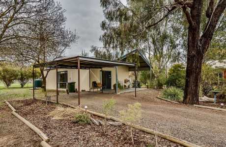 Kui Parks, Coolac Cabins & Camping, Cabins