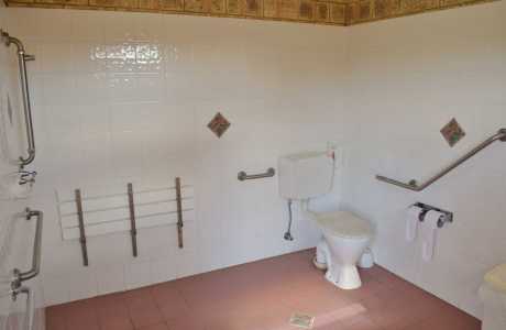 Kui Parks, Mundubbera, Three Rivers Tourist Park, Disabled Bathroom